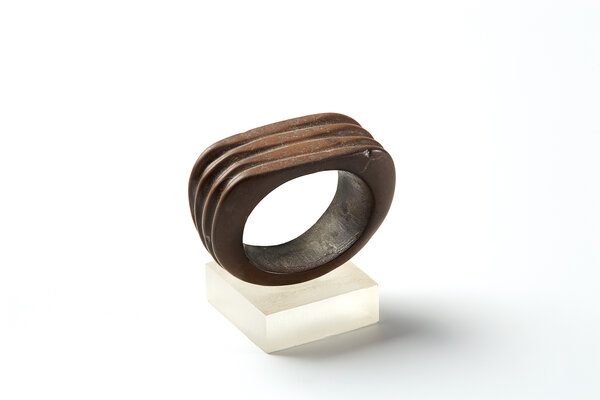 Ein dunkler Ring