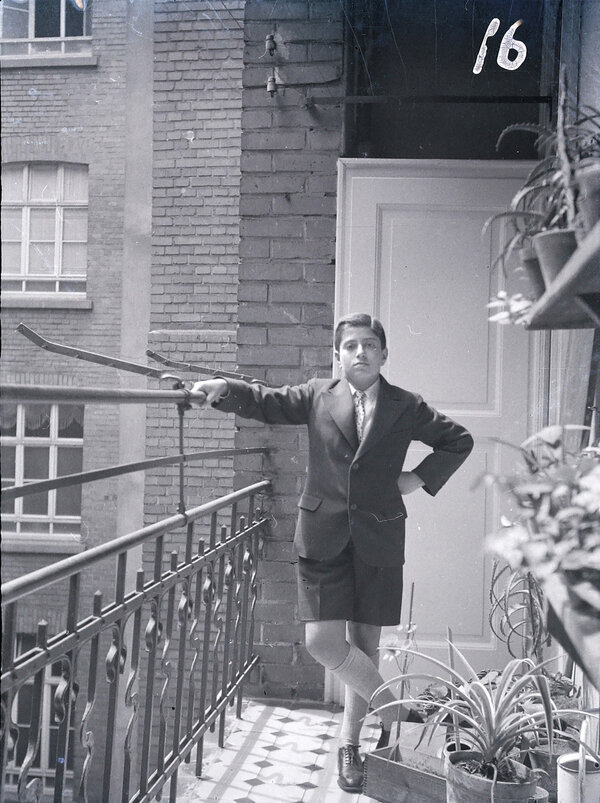 Leopold Schönenberg on the balcony of the flat at Venloer Straße 23, July 1933