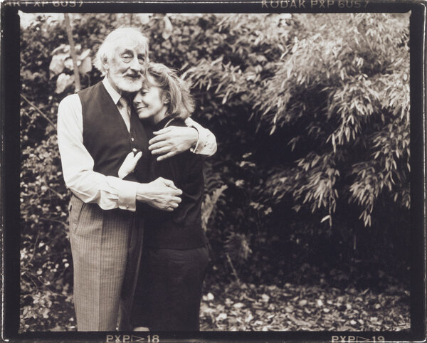 Renate und Leo Fritz Gruber im Garten