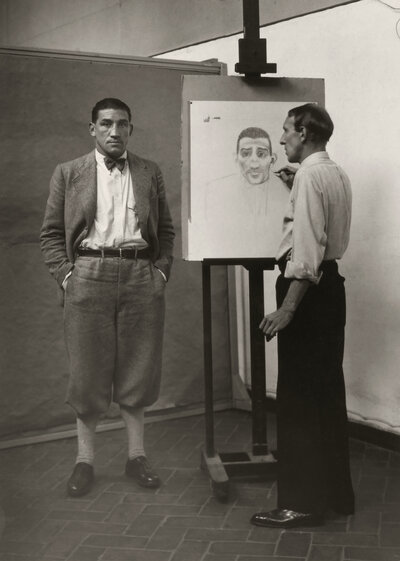 Foto von August Sander, Heinrich Hoerle zeichnet Hein Dorngörgen