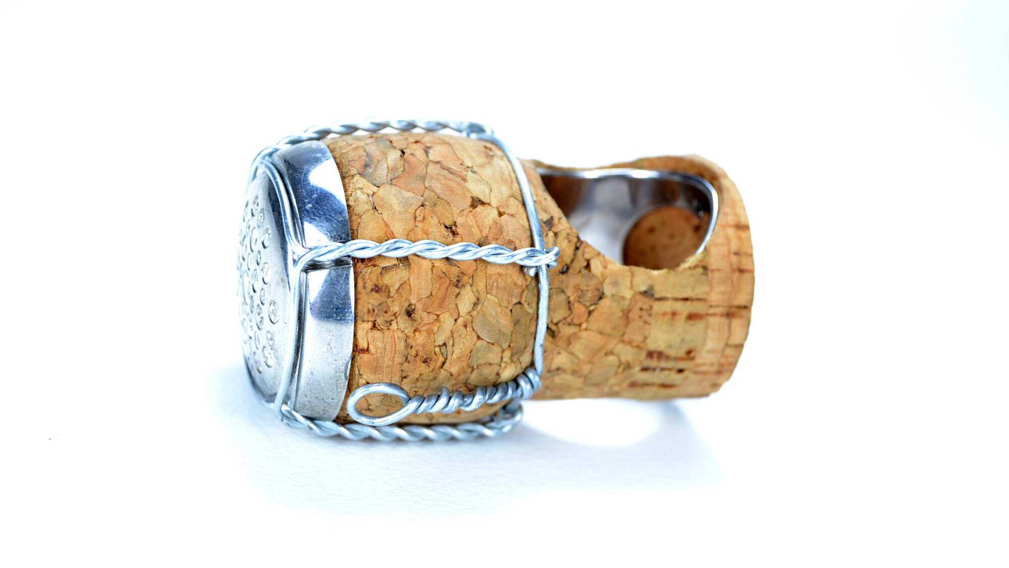 Als Ring recycelter Sektkorken