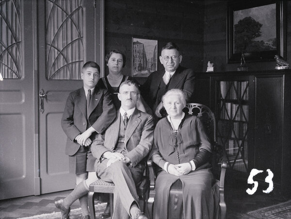 Portriat of Max Schönenberg and Emma Kaufmann, Leopold and Erna Schönenberg and Julius Kaufmann, November 1933