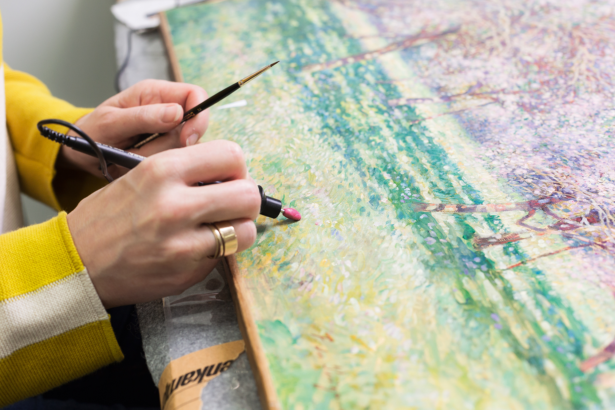 Caroline von Saint-George beim Arbeiten